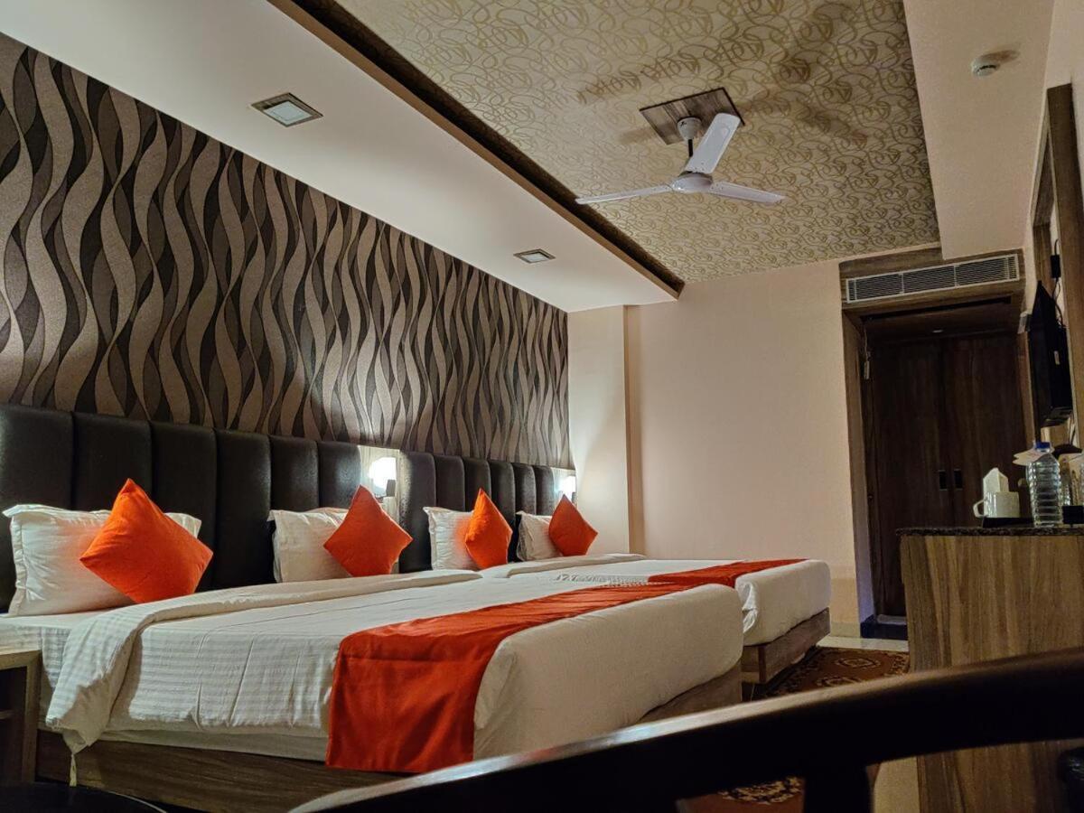 Hotel Vip Square Puri Exterior foto