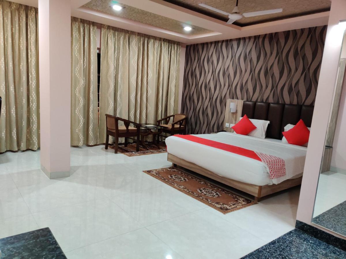 Hotel Vip Square Puri Exterior foto