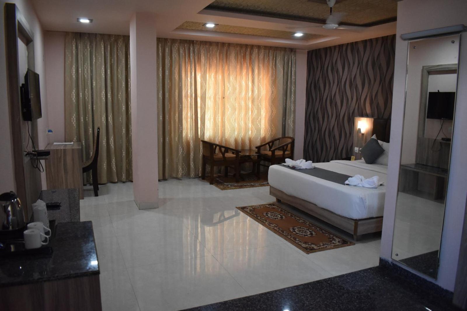 Hotel Vip Square Puri Exterior foto