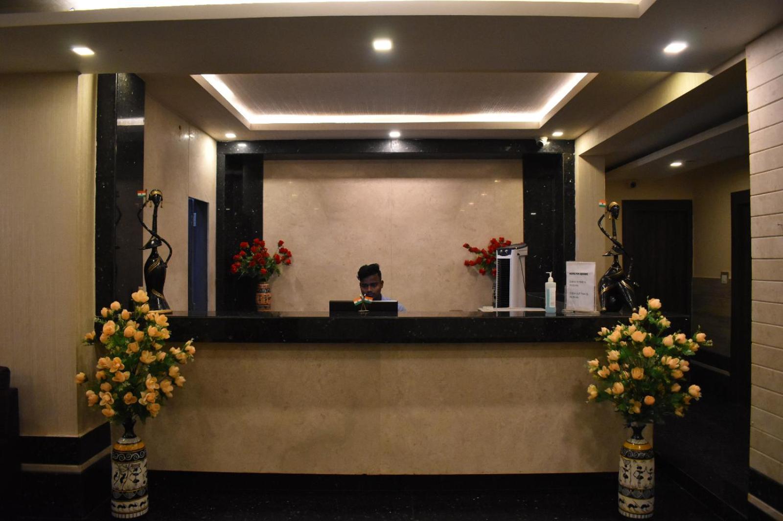 Hotel Vip Square Puri Exterior foto